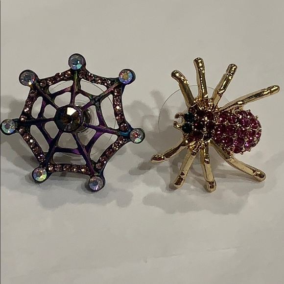 BETSEY JOHNSON Spider & Web MISMATCH EARRINGS! Halloween Sparkly Crystals Posts - Picture 10 of 11